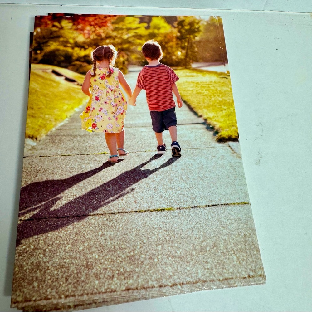 6 Avanti Greeting cards - boy and girl holding hand
Holiday: Valentine’s Day
